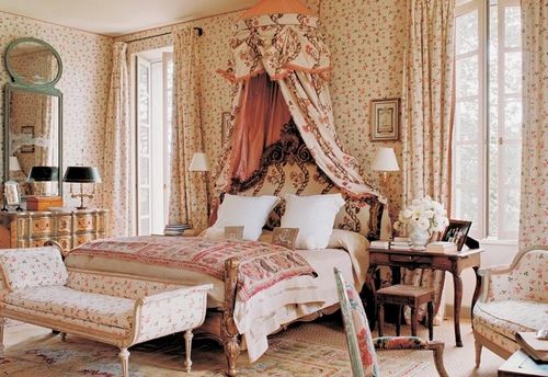 Английский стиль в спальне: фото интерьера, дизайн штор, обои для маленькой спальни, деревенское трюмо с зеркалом