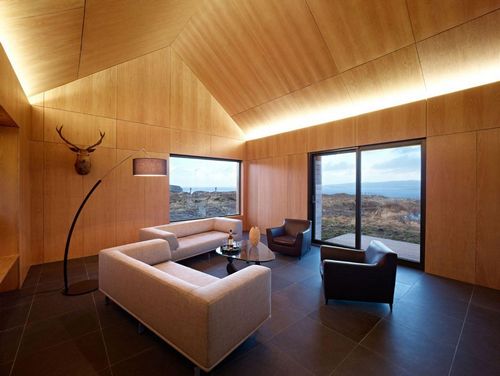 Деревянные потолки в интерьере фото: дизайн дома с балками