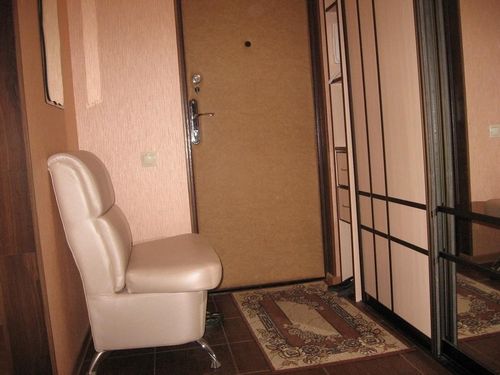 Диванчик в прихожую: кровать для коридора, шкаф маленький в кухню, фото кресел в современном стиле, мягкая и недорогая