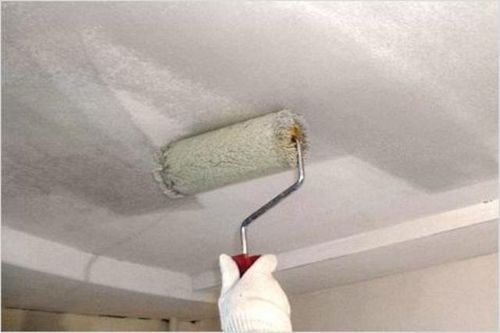 Как и чем белить потолок в комнате?