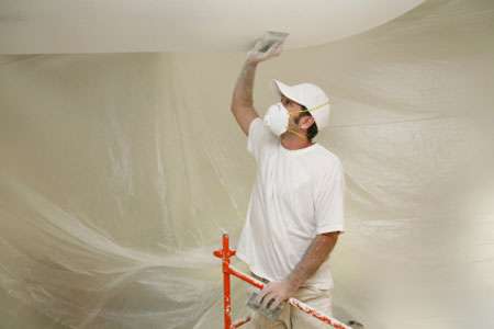 Как красить потолок правильно, белим поверхность своими руками: инструкция, фото и видео- уроки