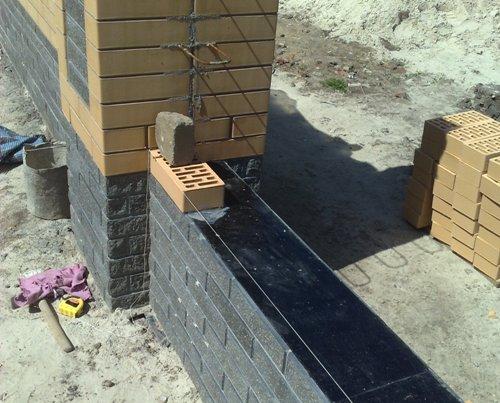 Как построить кирпичный забор? (забор, столб) Как построить кирпичный забор?