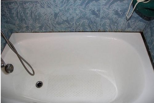 Как приклеить бордюр на ванну: варианты укладки и технологии