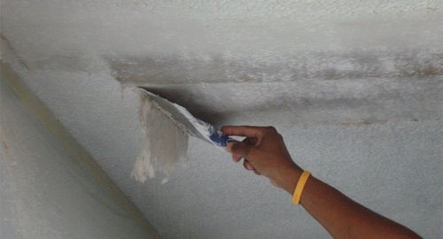 Как убрать ржавое пятно на потолке?