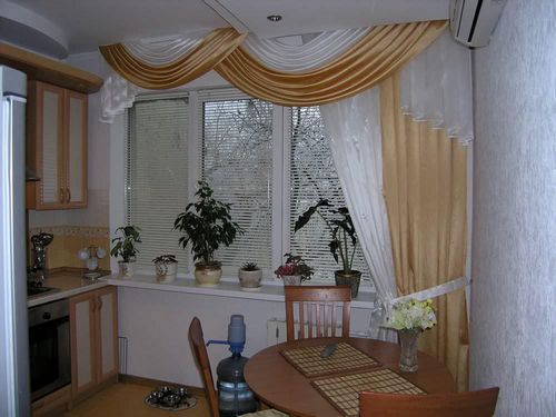 Ламбрекен для кухни: фото штор на кухню, своими руками выкройки, кухонные занавески, как сшить на маленькое окно, видео (ламбрекен, кухня, ткань) Ламбрекен для кухни: фото штор на кухню, своими руками выкройки, кухонные занавески, как сшить на маленькое окно, видео