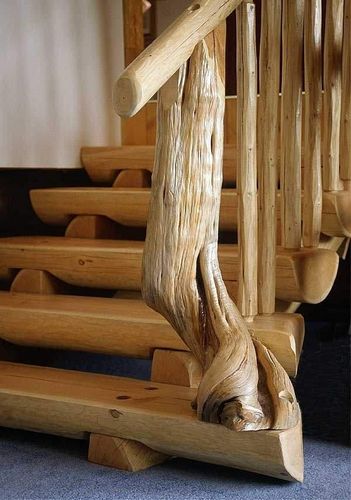 лестница из ствола дерева