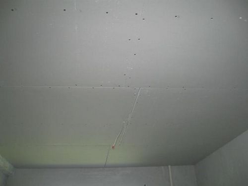 Одноуровневый потолок из гипсокартона - монтаж своими руками (деталь, потолок) Одноуровневый потолок из гипсокартона - монтаж своими руками