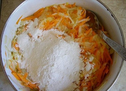 Оладьи из кабачков и моркови: рецепт с луком и чесноком, сладкие оладушки с сыром (кабачок, оладья, морковь) Оладьи из кабачков и моркови: рецепт с луком и чесноком, сладкие оладушки с сыром