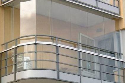 Отделка балкона сайдингом, для лоджии лучше профнастил