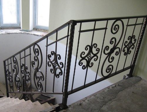Перила для лестниц из металла: фото, металлические ограждения, из нержавеющей стали своими руками, железные (перила, лестница) Перила для лестниц из металла: фото, металлические ограждения, из нержавеющей стали своими руками, железные