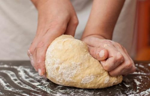 Пирожки с мясом: в духовке пошаговый рецепт с фото, как испечь из дрожжевого теста, жареные пирожки, слоеные с мясом, начинка, видео (пирожок, мясо) Пирожки с мясом: в духовке пошаговый рецепт с фото, как испечь из дрожжевого теста, жареные пирожки, слоеные с мясом, начинка, видео