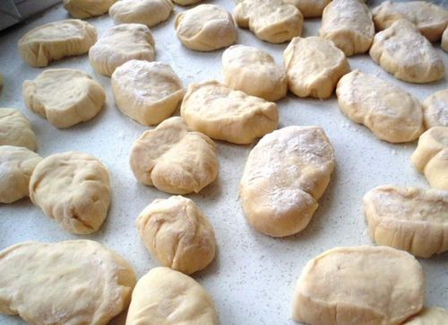 Пирожки с мясом: в духовке пошаговый рецепт с фото, как испечь из дрожжевого теста, жареные пирожки, слоеные с мясом, начинка, видео (пирожок, мясо) Пирожки с мясом: в духовке пошаговый рецепт с фото, как испечь из дрожжевого теста, жареные пирожки, слоеные с мясом, начинка, видео