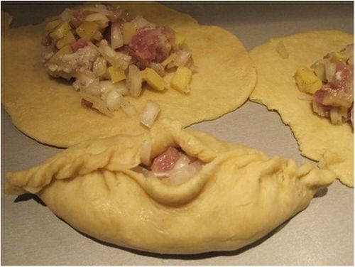 Пирожки с мясом: в духовке пошаговый рецепт с фото, как испечь из дрожжевого теста, жареные пирожки, слоеные с мясом, начинка, видео (пирожок, мясо) Пирожки с мясом: в духовке пошаговый рецепт с фото, как испечь из дрожжевого теста, жареные пирожки, слоеные с мясом, начинка, видео