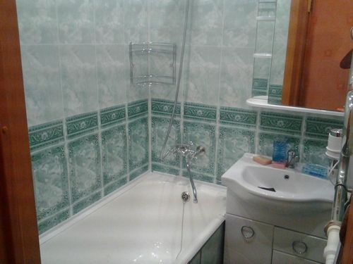 Пластиковые панели для ванной: ПВХ комната, как клеить на стены и какие лучше плиты, пластмассовые полы (панель, ванна, пластиковый) Пластиковые панели для ванной: ПВХ комната, как клеить на стены и какие лучше плиты, пластмассовые полы