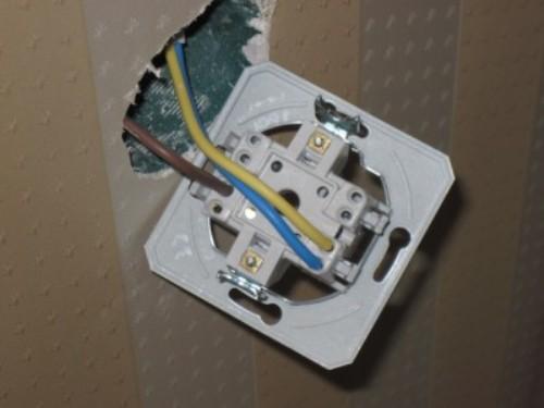 Подключение люстры. Как правильно подключить и повесить люстру своими ...