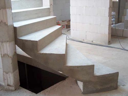 Подробно о бетонных лестницах
