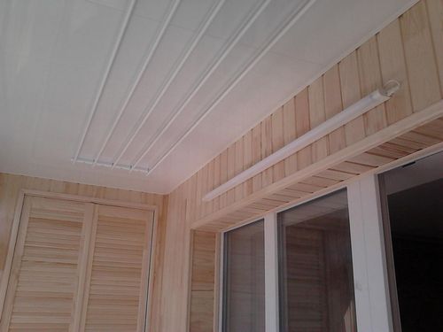 Потолок на балконе: из чего сделать, чем обшить лоджию, фото и варианты, покраска своими руками, течет новый потолок