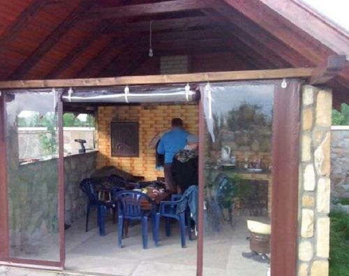 Рулонные мягкие окна для веранды особенности и преимущества