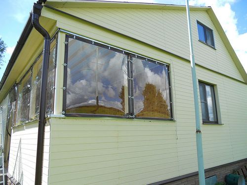 Рулонные мягкие окна для веранды особенности и преимущества