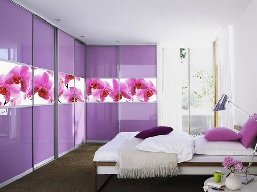 Шкафы купе в спальню: фото стенки, варианты цветов, распашной с фотопечатью и красивый раздвижной, картинки с кроватью в каталоге