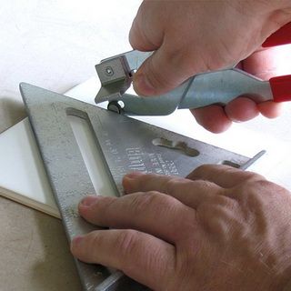 Способы резки керамической плитки: видео, инструмент, чем можно резать керамическую плитку, как просверлить отверстие