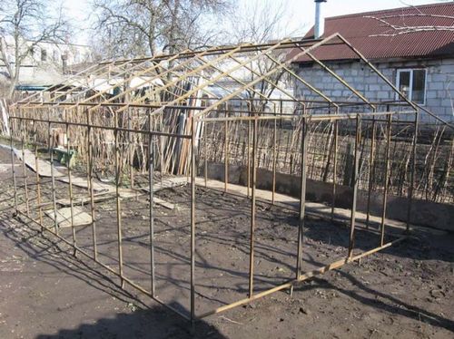 Теплица с двухскатной крышей из поликарбоната (теплица, поликарбоната, каркас) Теплица с двухскатной крышей из поликарбоната