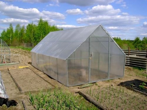 Теплица с двухскатной крышей из поликарбоната (теплица, поликарбоната, каркас) Теплица с двухскатной крышей из поликарбоната