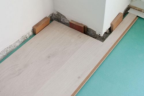 Укладка ламината своими руками пошаговая инструкция: как правильно класть, положить и стелить, укладывать (доска, монтаж) Укладка ламината своими руками пошаговая инструкция: как правильно класть, положить и стелить, укладывать