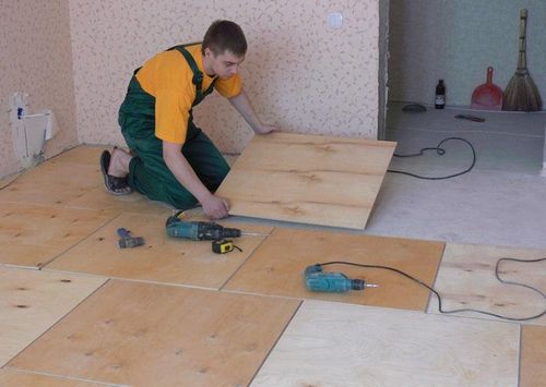 Укладка линолеума на деревянный пол: как стелить и положить правильно, клей на фанеру класть лучше, как уложить (линолеум, фанера, пол) Укладка линолеума на деревянный пол: как стелить и положить правильно, клей на фанеру класть лучше, как уложить