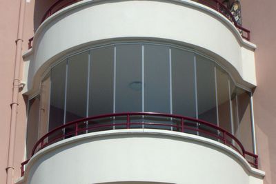 Остекление балконов, цены на различные варианты недорогих и элитных решений