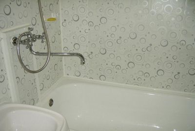Отделка ванной комнаты пластиковыми панелями дизайн фото 
