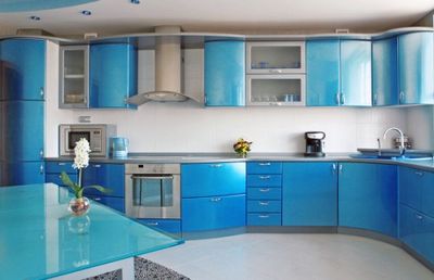Сочетание цветов в интерьере кухни: цветовое оформление в красных, синих, фиолетовых тонах