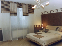 Выбор красивых занавесок в спальню, фото разных вариантов, а также стильные идеи для интерьера маленьких и больших комнат, примеры коротких занавесок в спальне